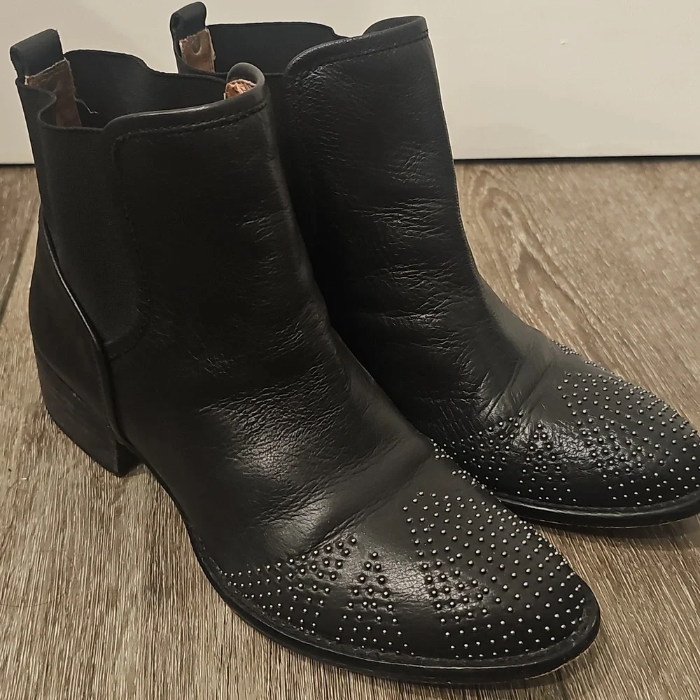 Donald J. Pliner Black Studded Leather Boots Union Jack Pronto Vibes